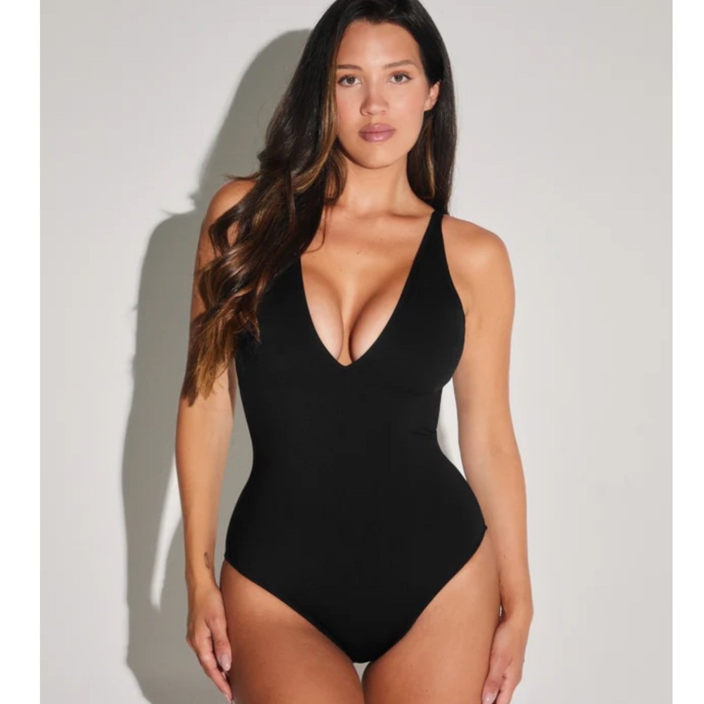 NEW‎ TA3 Plungey Black Sculpting One Piece Swimsuit Size XL Short